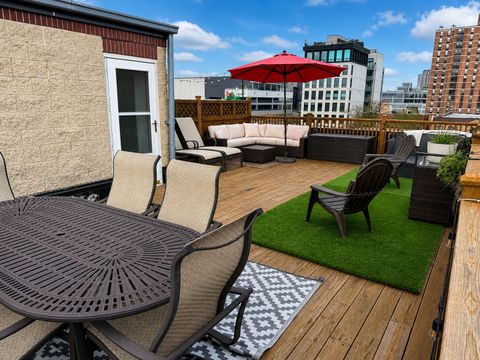 Tiny photo for 540 W Oakdale Avenue #4E, Chicago, IL 60657 (MLS # 12639003)