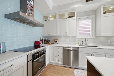 Tiny photo for 540 W Oakdale Avenue #4E, Chicago, IL 60657 (MLS # 12639003)