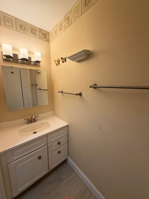 Tiny photo for 33 N Main Street #9F, Lombard, IL 60148 (MLS # 12721331)