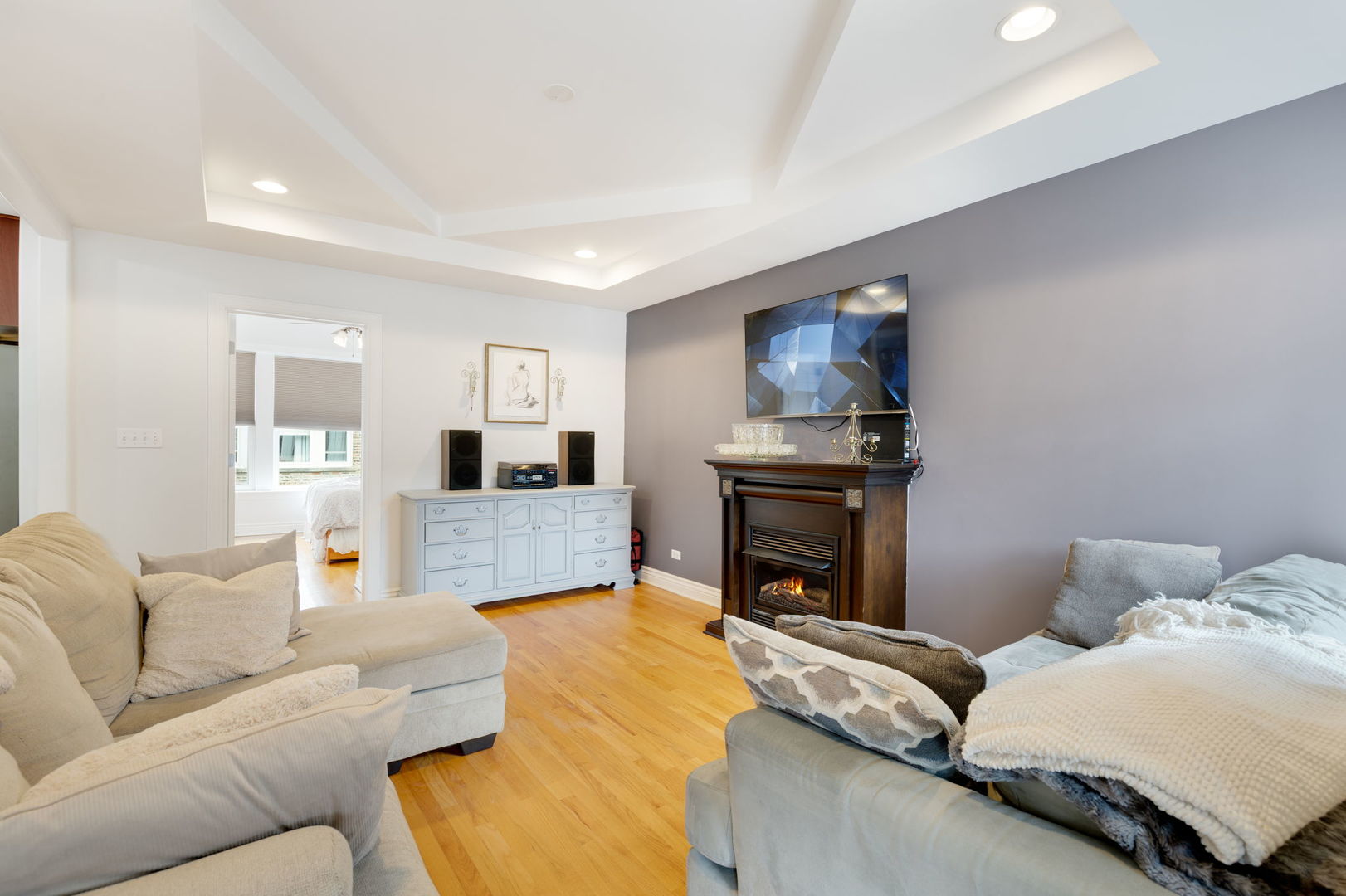 1437 W GREENLEAF Avenue 3N