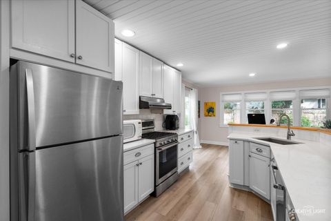 Tiny photo for 909 S Main Street, Wheaton, IL 60189 (MLS # 12519419)