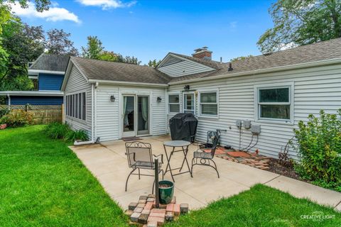 Tiny photo for 909 S Main Street, Wheaton, IL 60189 (MLS # 12519419)