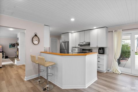 Tiny photo for 909 S Main Street, Wheaton, IL 60189 (MLS # 12519419)