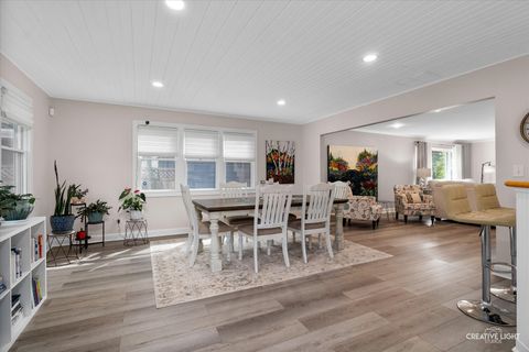 Tiny photo for 909 S Main Street, Wheaton, IL 60189 (MLS # 12519419)