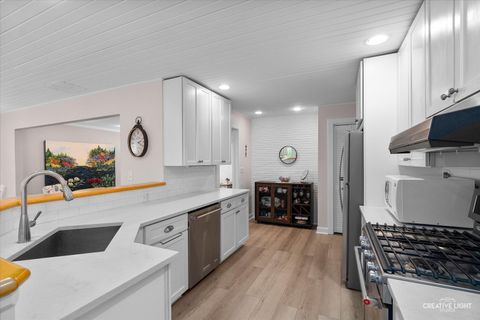 Tiny photo for 909 S Main Street, Wheaton, IL 60189 (MLS # 12519419)