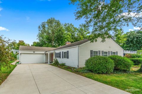Tiny photo for 909 S Main Street, Wheaton, IL 60189 (MLS # 12519419)
