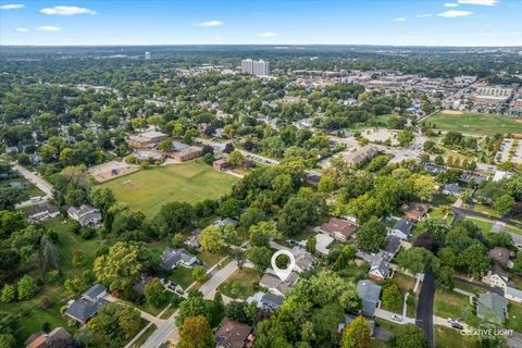 Tiny photo for 909 S Main Street, Wheaton, IL 60189 (MLS # 12519419)