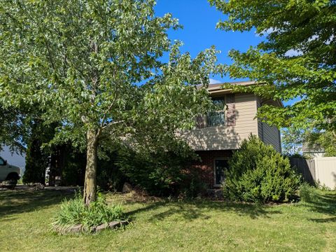 Photo of 1320 Howland Drive, Joliet, IL 60431 (MLS # 12402820)