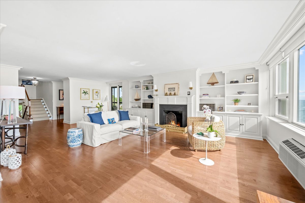 1630 Sheridan Road 4A