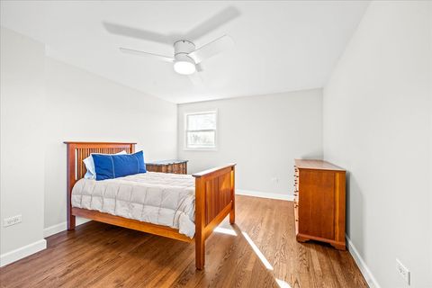 Tiny photo for 510 Sunset Terrace, Lake Bluff, IL 60044 (MLS # 12569584)