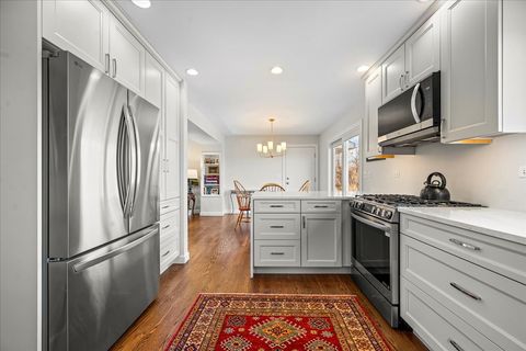 Tiny photo for 510 Sunset Terrace, Lake Bluff, IL 60044 (MLS # 12569584)