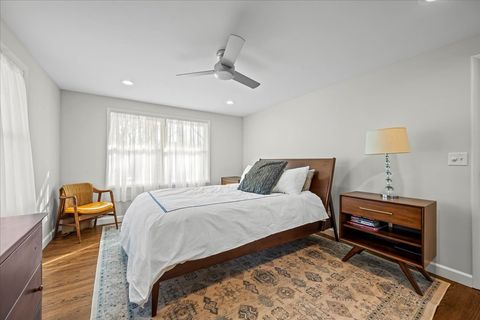 Tiny photo for 510 Sunset Terrace, Lake Bluff, IL 60044 (MLS # 12569584)