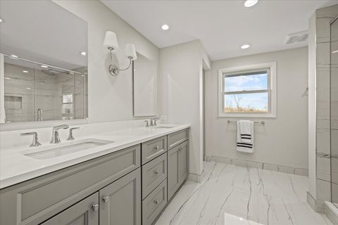 Tiny photo for 510 Sunset Terrace, Lake Bluff, IL 60044 (MLS # 12569584)