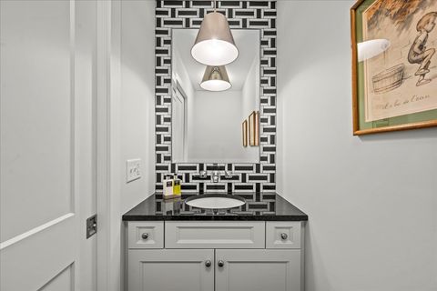 Tiny photo for 510 Sunset Terrace, Lake Bluff, IL 60044 (MLS # 12569584)