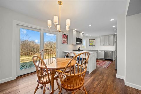 Tiny photo for 510 Sunset Terrace, Lake Bluff, IL 60044 (MLS # 12569584)