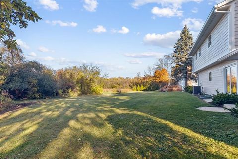 Tiny photo for 510 Sunset Terrace, Lake Bluff, IL 60044 (MLS # 12569584)