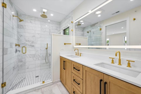 Tiny photo for 3810 W North Shore Avenue, Lincolnwood, IL 60712 (MLS # 12731343)