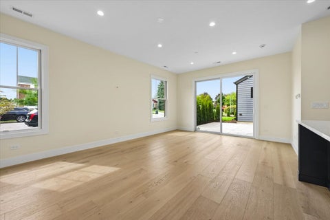 Tiny photo for 3810 W North Shore Avenue, Lincolnwood, IL 60712 (MLS # 12731343)