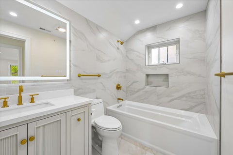 Tiny photo for 3810 W North Shore Avenue, Lincolnwood, IL 60712 (MLS # 12731343)