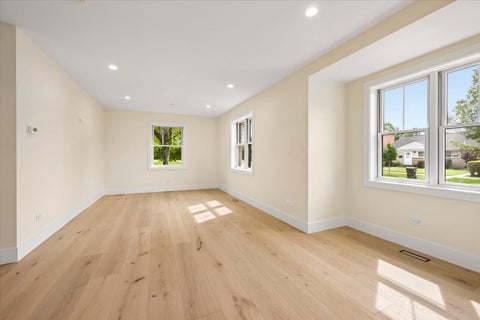 Tiny photo for 3810 W North Shore Avenue, Lincolnwood, IL 60712 (MLS # 12731343)
