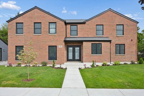 Photo of 3810 W North Shore Avenue, Lincolnwood, IL 60712 (MLS # 12731343)