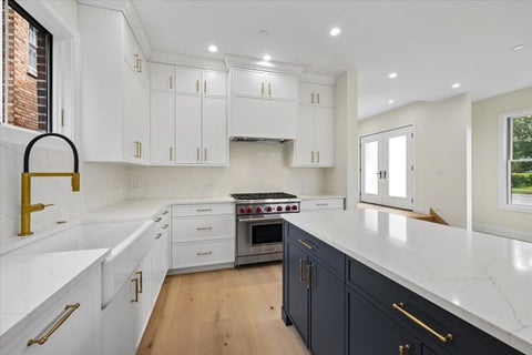 Tiny photo for 3810 W North Shore Avenue, Lincolnwood, IL 60712 (MLS # 12731343)