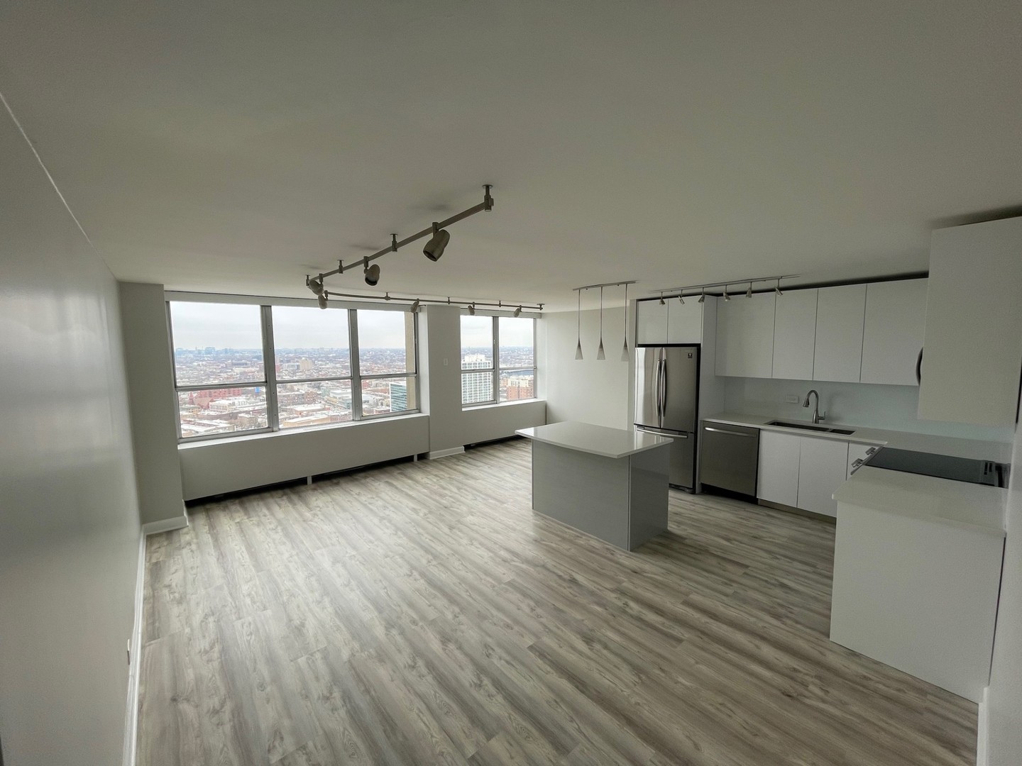 655 W IRVING PARK Road 3313