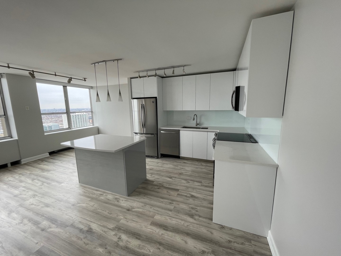 655 W IRVING PARK Road 3313