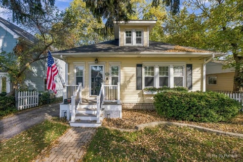 Photo of 143 N HAGER Avenue, Barrington, IL 60010 (MLS # 12785535)