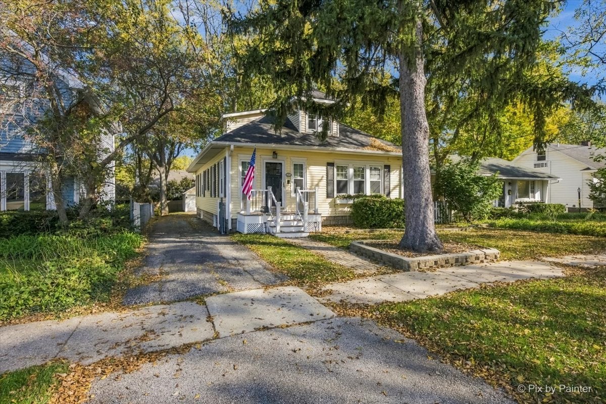 143 N HAGER Avenue