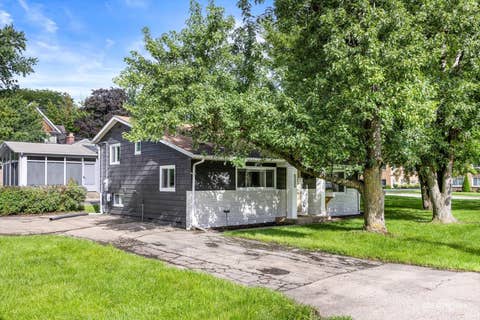 Tiny photo for 5130 Williams Street, Downers Grove, IL 60515 (MLS # 12735814)