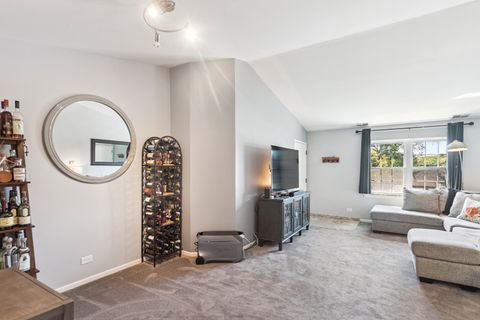 Tiny photo for 124 E Winchester Road #F, Libertyville, IL 60048 (MLS # 12470376)