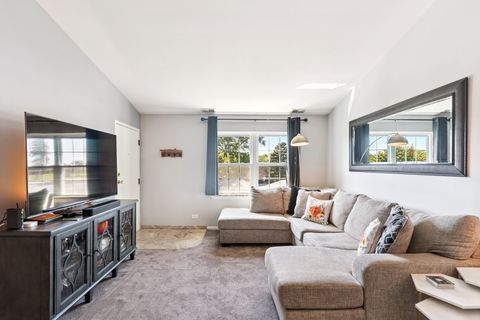 Tiny photo for 124 E Winchester Road #F, Libertyville, IL 60048 (MLS # 12470376)