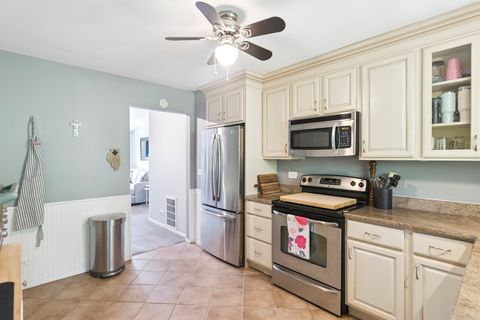 Tiny photo for 124 E Winchester Road #F, Libertyville, IL 60048 (MLS # 12470376)