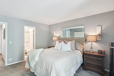 Tiny photo for 124 E Winchester Road #F, Libertyville, IL 60048 (MLS # 12470376)