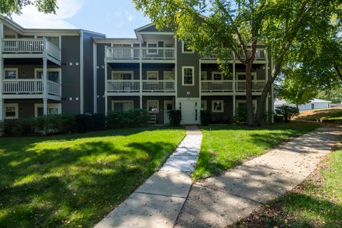 Tiny photo for 124 E Winchester Road #F, Libertyville, IL 60048 (MLS # 12470376)