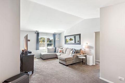 Tiny photo for 124 E Winchester Road #F, Libertyville, IL 60048 (MLS # 12470376)