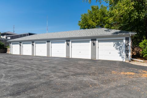 Tiny photo for 124 E Winchester Road #F, Libertyville, IL 60048 (MLS # 12470376)