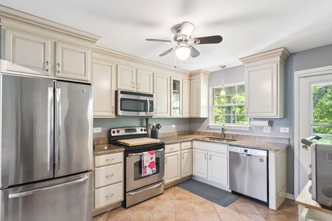 Tiny photo for 124 E Winchester Road #F, Libertyville, IL 60048 (MLS # 12470376)