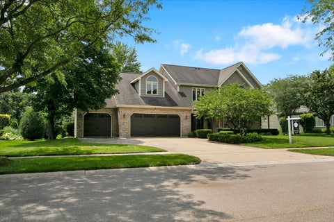 Tiny photo for 735 QUEENSGATE Circle, Sugar Grove, IL 60554 (MLS # 12702344)