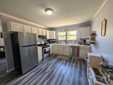 Tiny photo for 1811 Poplar Street, Ottawa, IL 61350 (MLS # 12486490)
