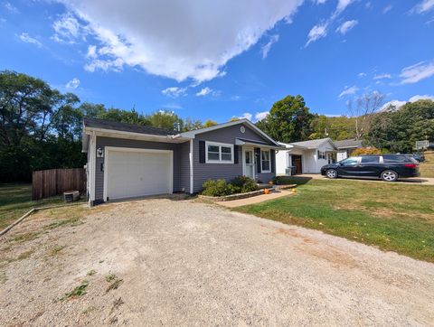 Tiny photo for 1811 Poplar Street, Ottawa, IL 61350 (MLS # 12486490)