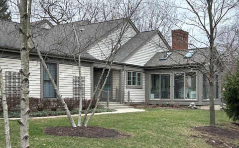 Photo of 12 Warrington Drive, Lake Bluff, IL 60044 (MLS # 12606052)