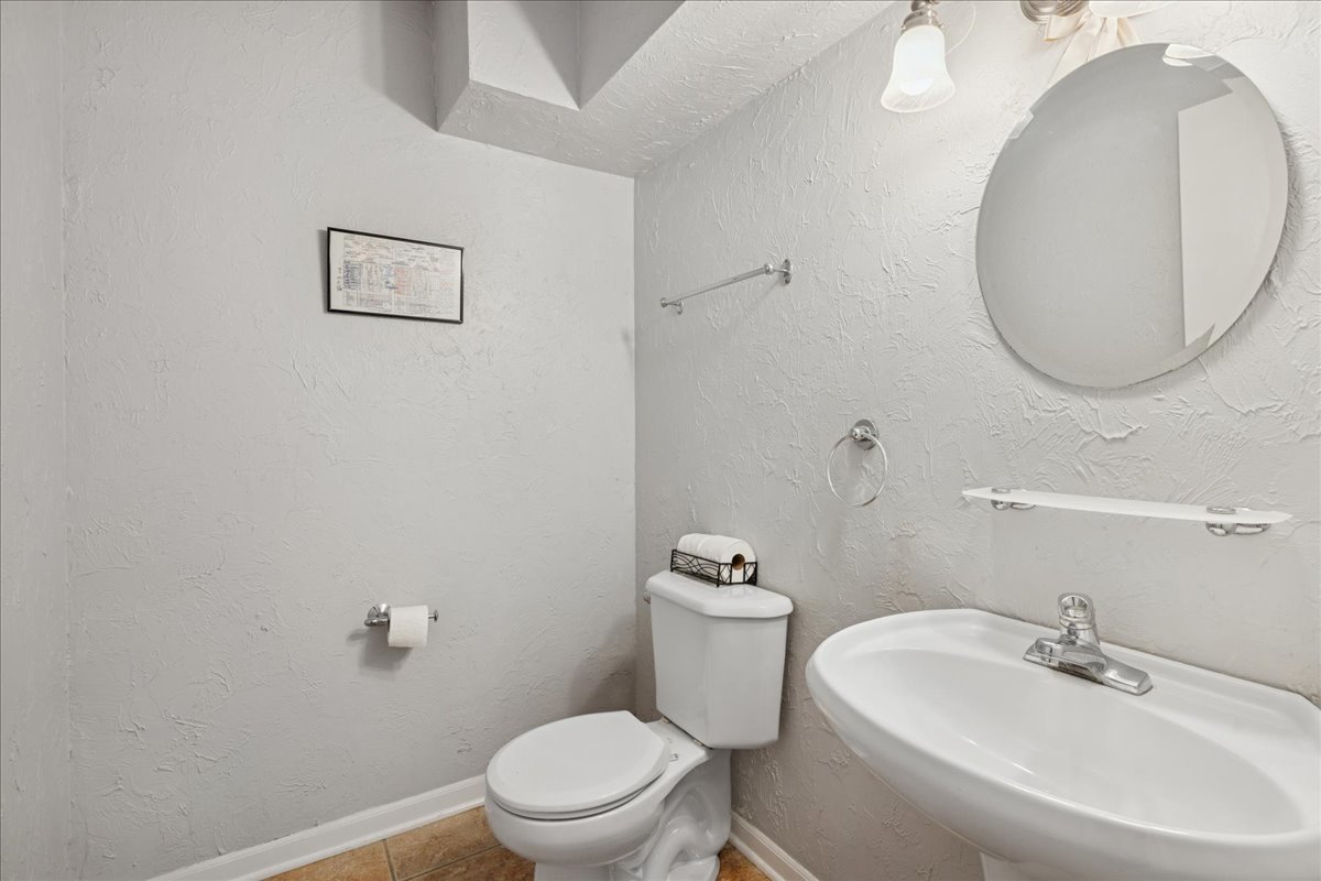 Lisle, Illinois 60532, United States, 4 Bedrooms Bedrooms, ,3 BathroomsBathrooms,Residential,Active,240656