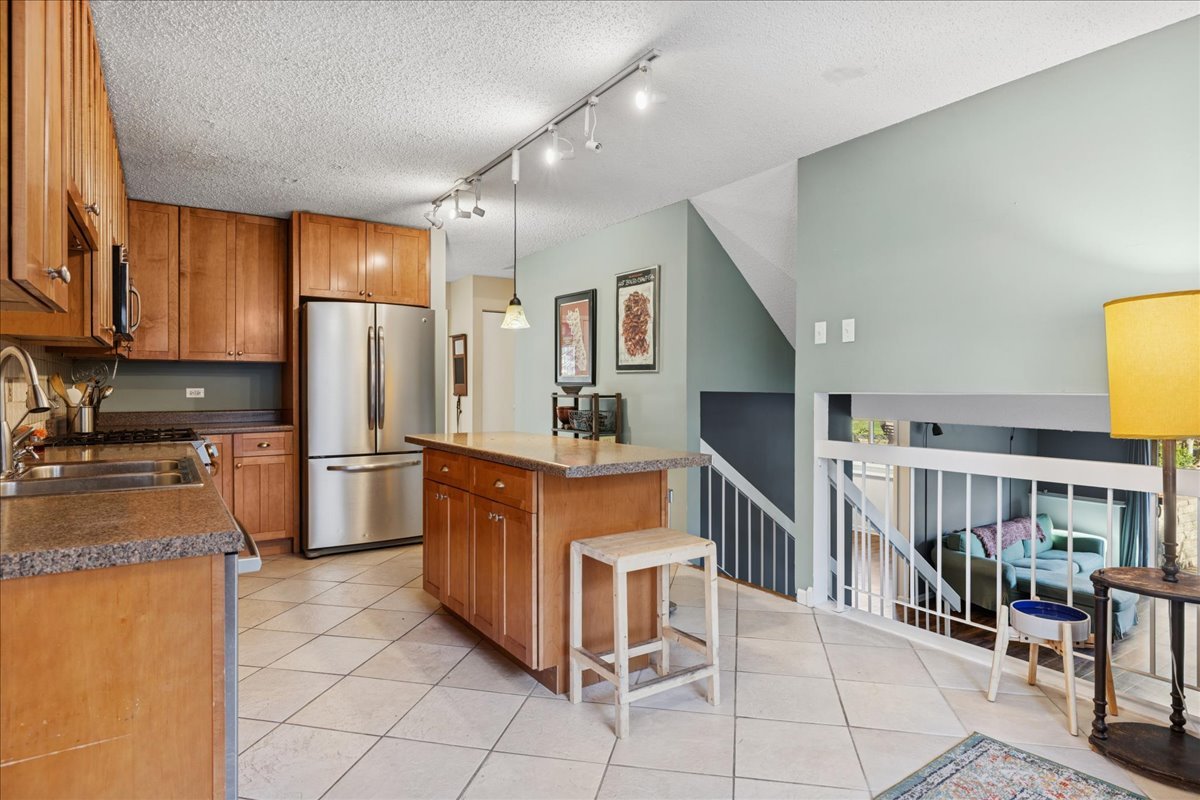 Lisle, Illinois 60532, United States, 4 Bedrooms Bedrooms, ,3 BathroomsBathrooms,Residential,Active,240656