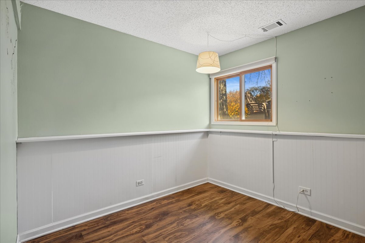 Lisle, Illinois 60532, United States, 4 Bedrooms Bedrooms, ,3 BathroomsBathrooms,Residential,Active,240656