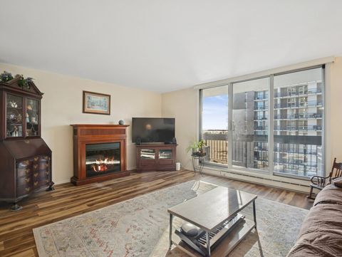 Tiny photo for 5901 N Sheridan Road #9C, Chicago, IL 60660 (MLS # 12547306)
