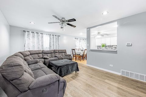Tiny photo for 12737 S Manistee Avenue, Chicago, IL 60633 (MLS # 12633647)