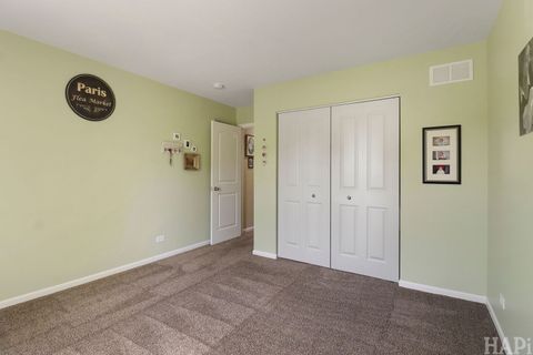 Tiny photo for 462 E Amberside Drive, Elgin, IL 60124 (MLS # 12694561)