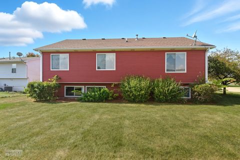 Tiny photo for 2804 Turnberry Drive, Ottawa, IL 61350 (MLS # 12488493)